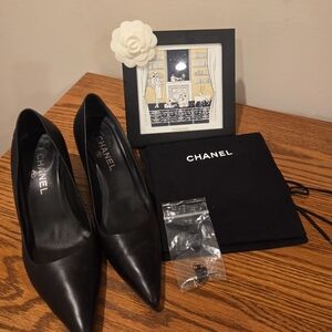 CHANEL Elegant Black Heels